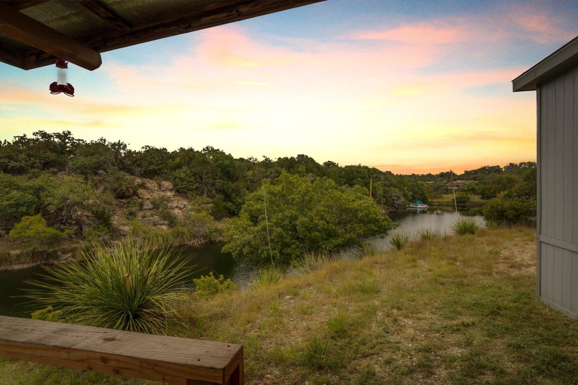 Hondo Creek Hideaway Hotel Tarpley Bagian luar foto
